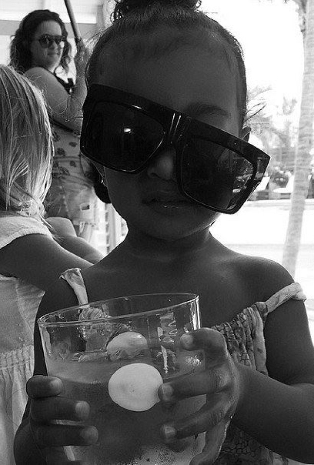 يبدو أن نورث ويست قد تحمست منذ الآن بتجربة مقتنيات والدتها !