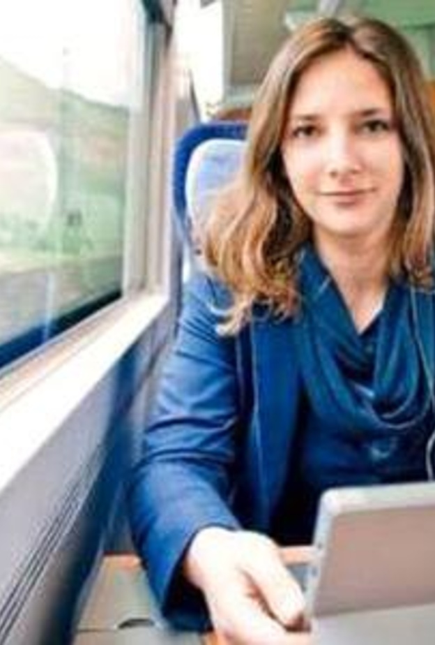 طالبة تلجأ للعيش في قطار بسبب...!