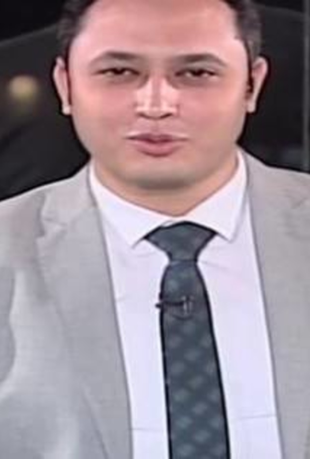 بالفيديو: مذيع مصري يوجه رسالة رومانسية لزوجته على الهواء مباشرة