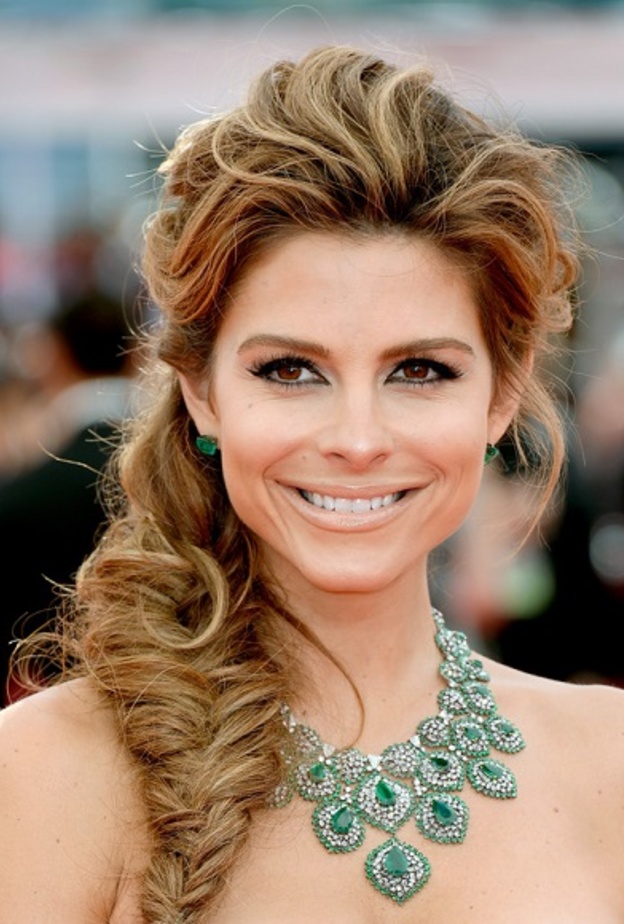 ماريا مينونوس ترتدي طقم زمرد من تصميم لورين شوارتز 