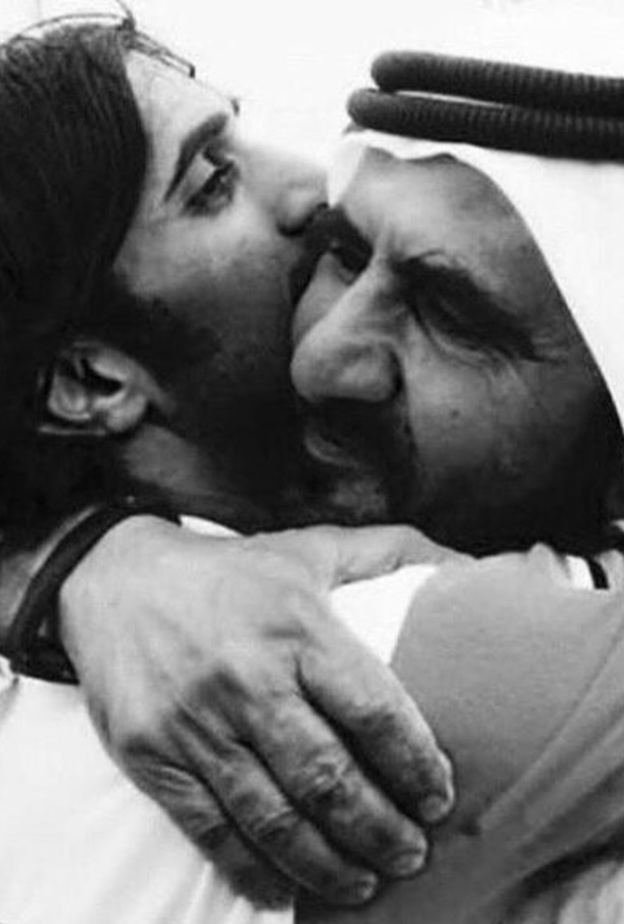 الشيخ راشد رحمه الله ووالده حاكم دبي