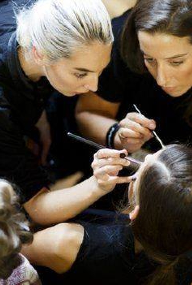 خبير مكياج واحد لا يكفي ضمن أسبوع الموضة في لندن