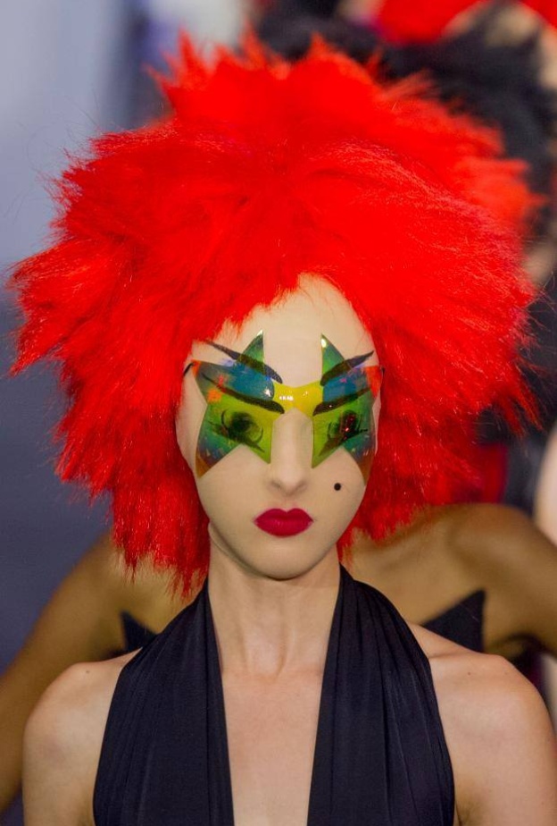 الجنون فنون في عروض لندن للأزياء، وهذا ما شاهدناه في عرض Gareth Pugh