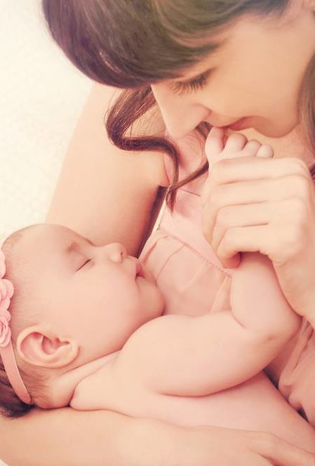 كيف تعتنين بمنطقة المهبل لدى طفلتك حديثة الولادة؟