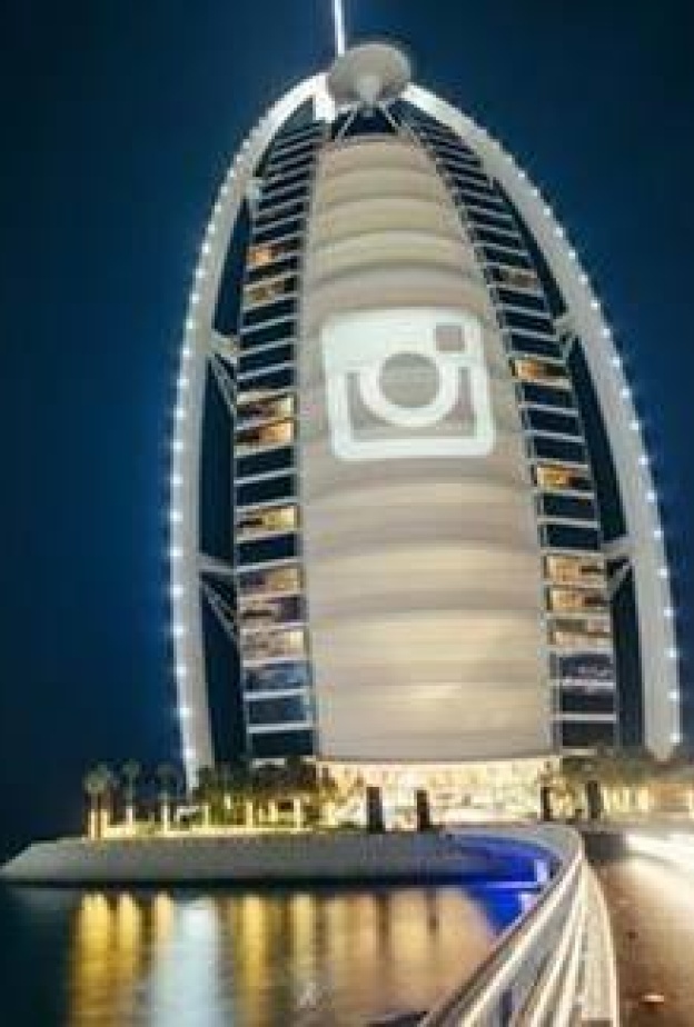 انستقرام يحتفل بذكراه السنوية الخامسة بعرض شعاره على برج العرب