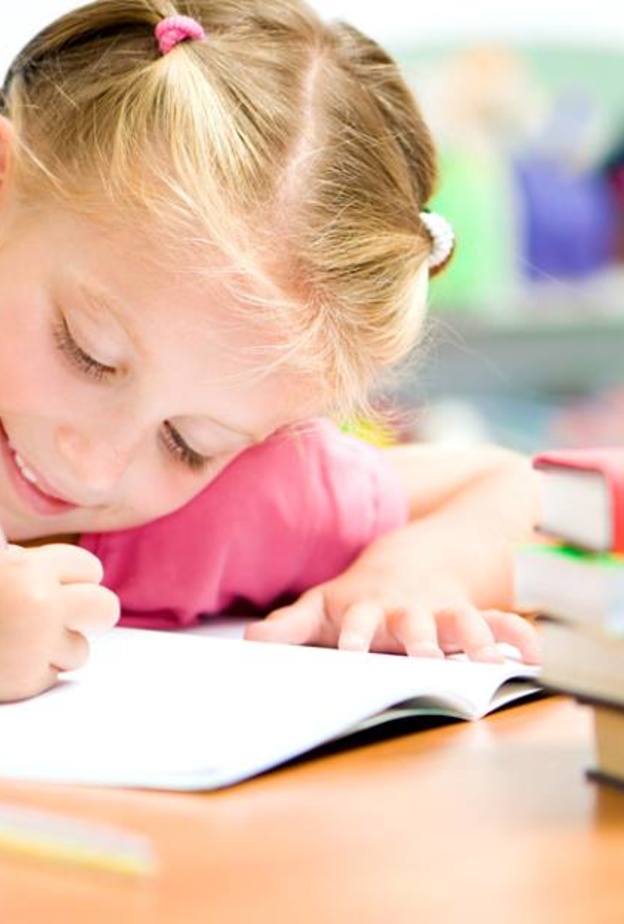 بالفيديو : إرشادات هامة لتعليم الطفل الكتابة والقراءة 