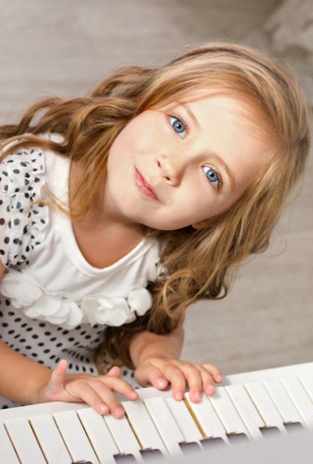 قد تتعدد مواهب الطفل لذا تابعيه وراقبيه حتى يسهل عليك إكتشافها