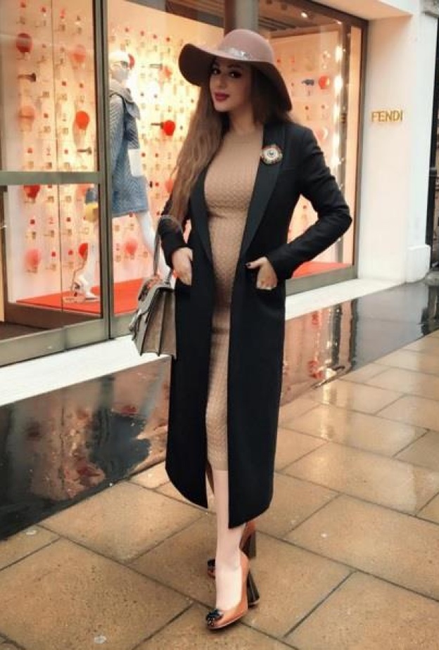 ميريام فارس تبدو متألقة مع الحمل خلال رحلة تسوق في لندن