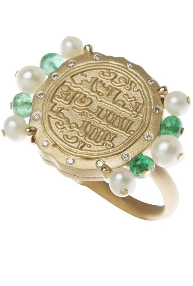 مجوهرات بالخط العربي من المصممة السعودية حنين صابر 