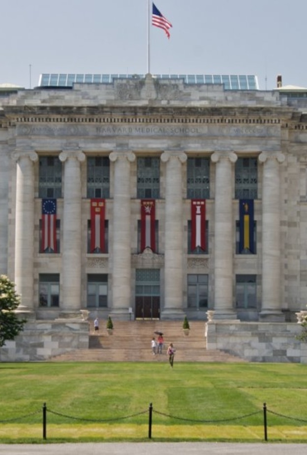 جامعة هارفارد الطبية في بوسطن 