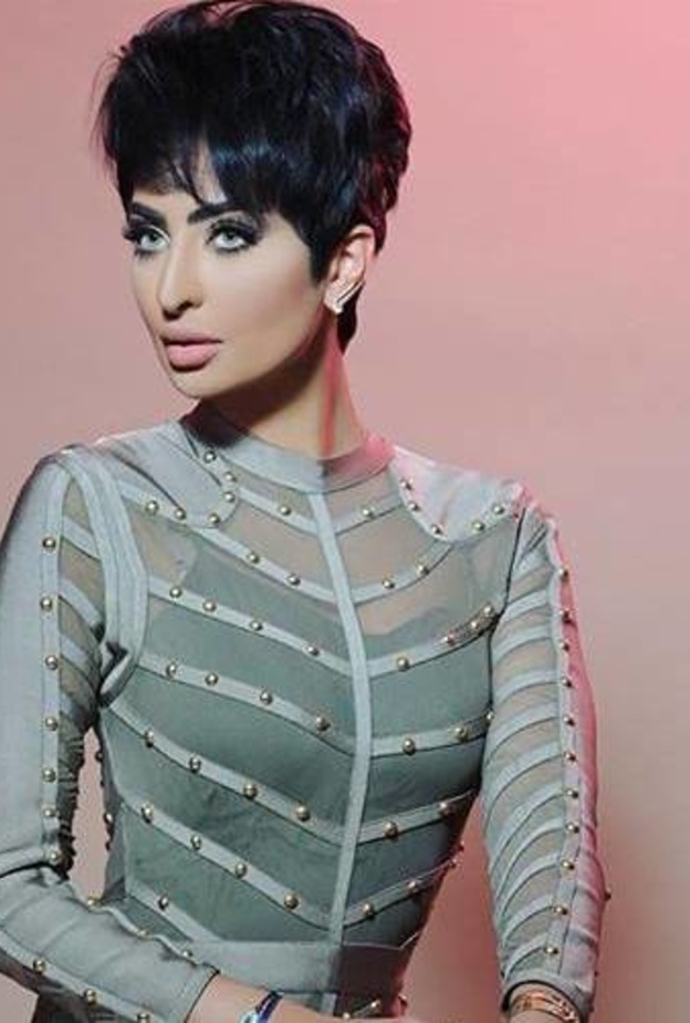 اليسا بالشعر الطويل والقصير