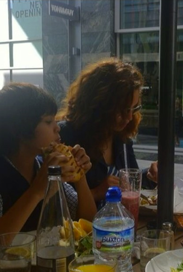 ليليى علوي قلقة على والدتها