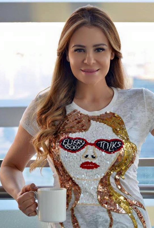 تقدم في الالبوم نماذج متعددة للمراة