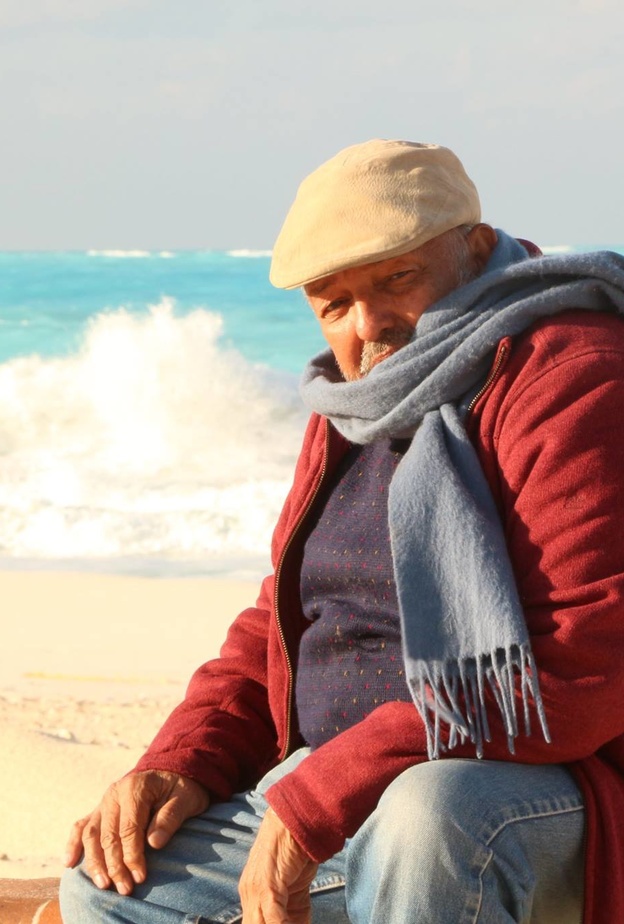 يتابع الاعمال الفنية لاختيار نجوم افلامه