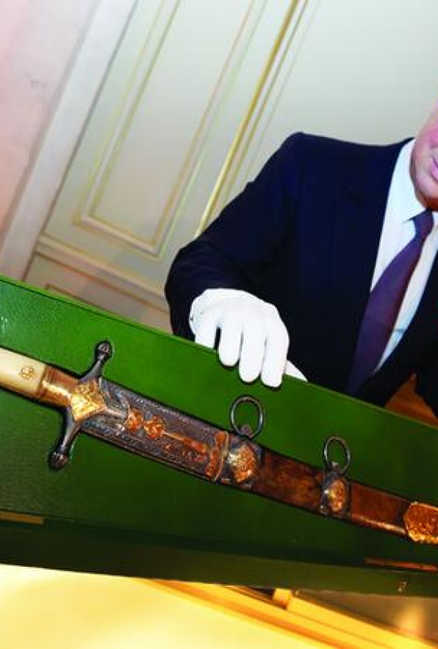 مجهول يشتري سيف شهد تأسيس السعودية بمليون يورو