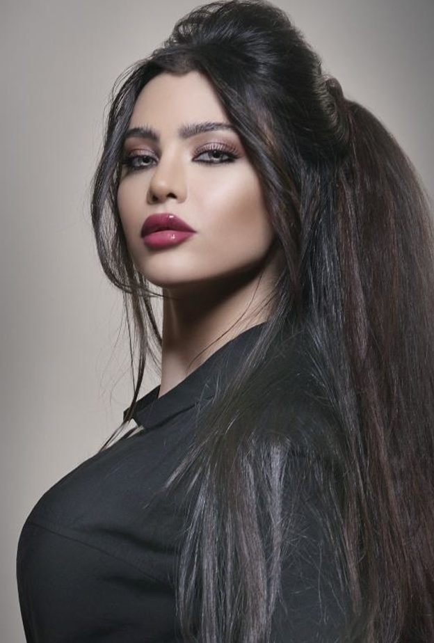 الفنانة قمر