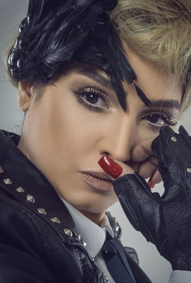 جلسات تصوير غريبة للنجمات