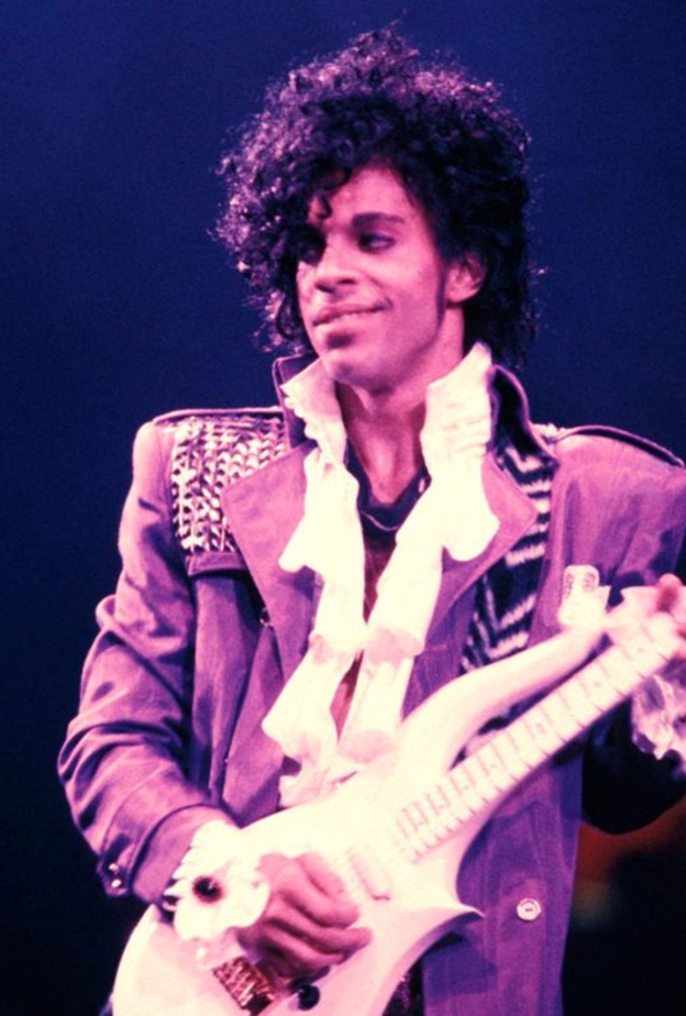 بيع سترة برينس بمائة الف دولار