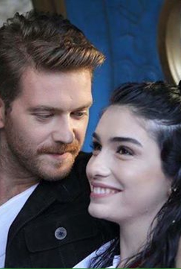 مشهد من مسلسل المجتمع الراقي