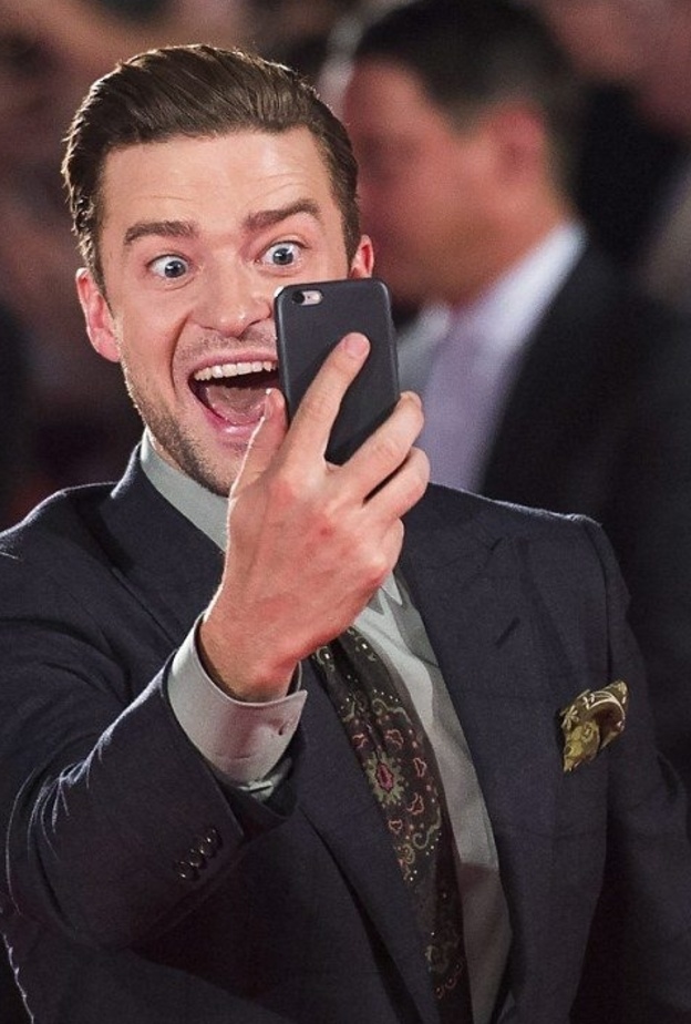 جستين تيمبرلك بصور سيلفي مضحة خلال مهرجان تورنتو السينمائي الدولي