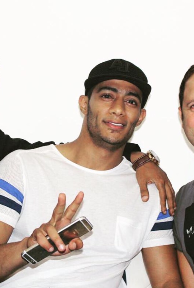 محمد رمضان وشقيقه ومنتج مسرحيته