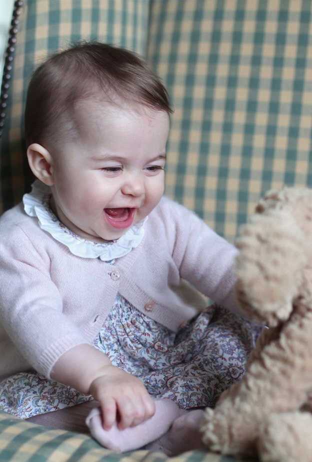 كيت ميدلتون والاميرة تشارلوت