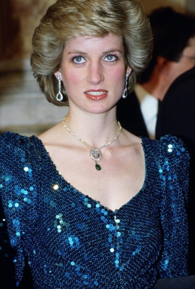 الاميرة ديانا عرضت الفستان بنفسها اول مرة