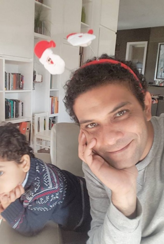 آسر ياسين وابنه