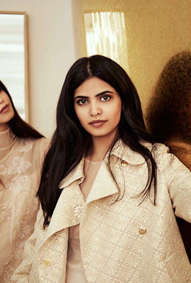 الأخوات عبدول الجميلتان في سيلفي باستخدام جهاز P9 من هواوي 