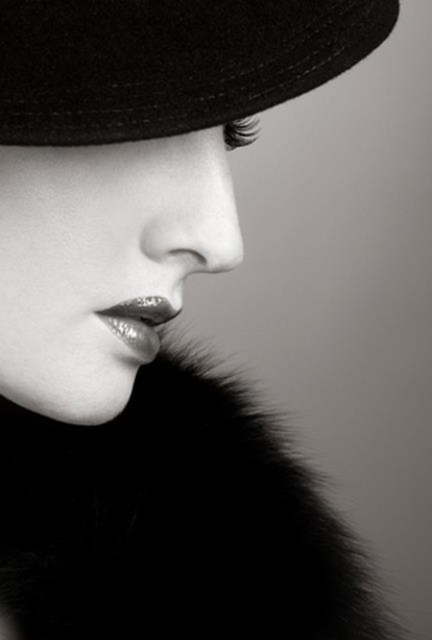 الرجل يقر ويعترف .. المرأة لغز من الصعب حله