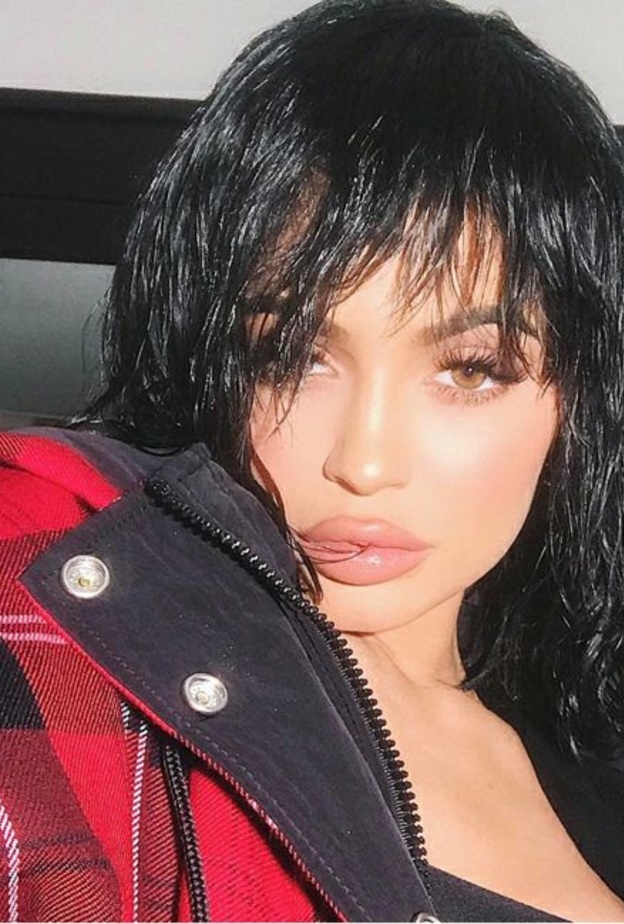 قصات شعر جديدة بأسلوب كايلي جينر Kylie Jennerمع تسريحات شعر مبللة