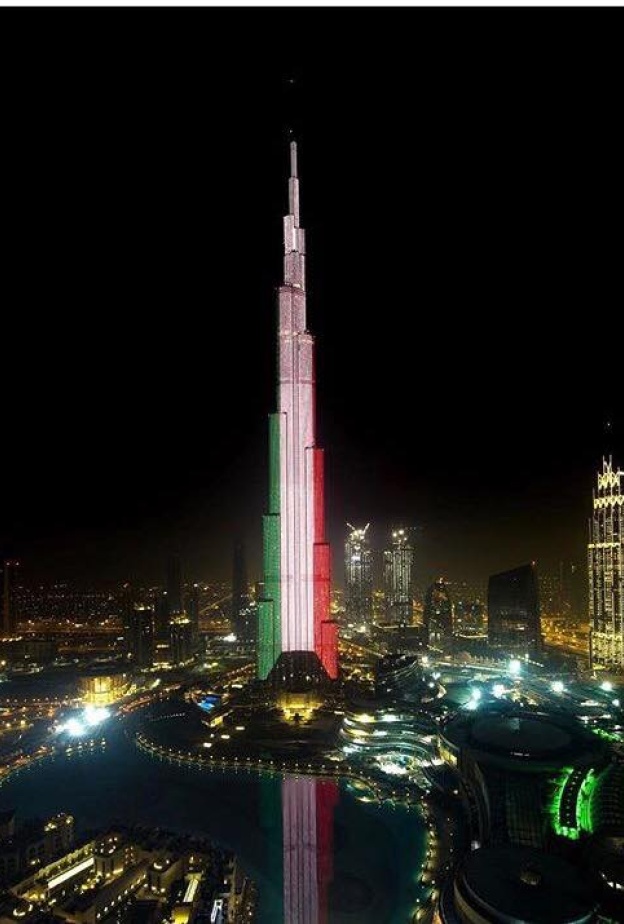 برج خليفة يتزين بالعلم الكويتي احتفالا بعيدها الوطني 