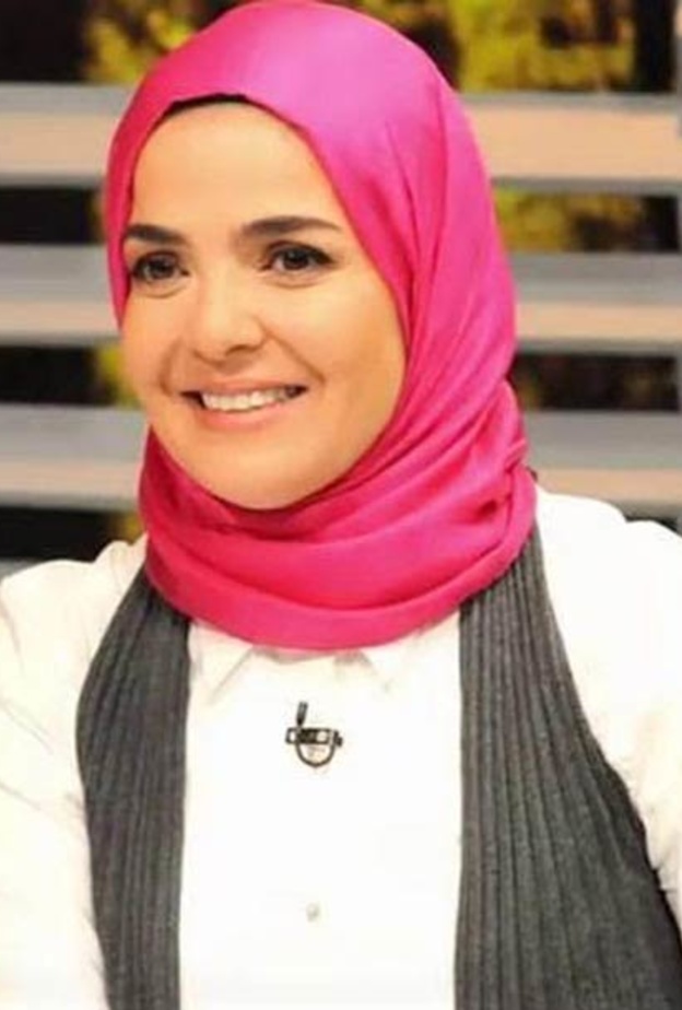 منى عبد الغني تطلق للمرة الثانية