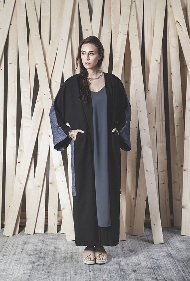 عبايات انيقة وبسيطة