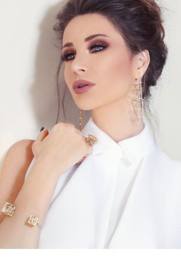 أنابيلا هلال