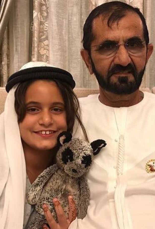 الشيخ محمد بن راشد ينشر هذه الصورة عبر حسابه على الانستقرام مع ابنته مع تعليق طريف: وين عقالي؟