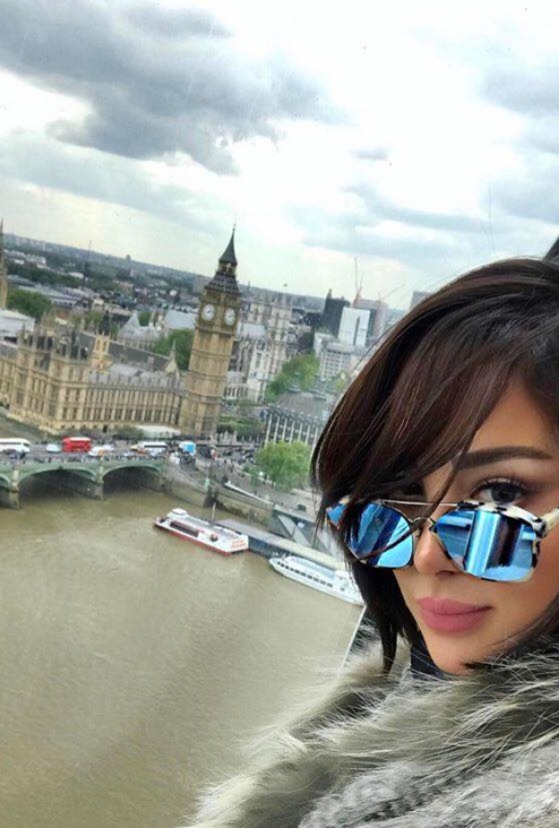 سيلفي لزوجة تامر حسني بسمة بوسيل في عاصمة الضباب لندن