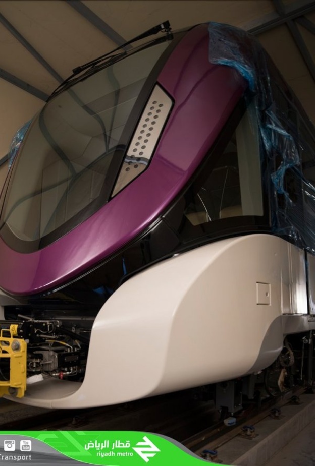 صور..وصول أولى عربات قطار الرياض للمسار البنفسجي