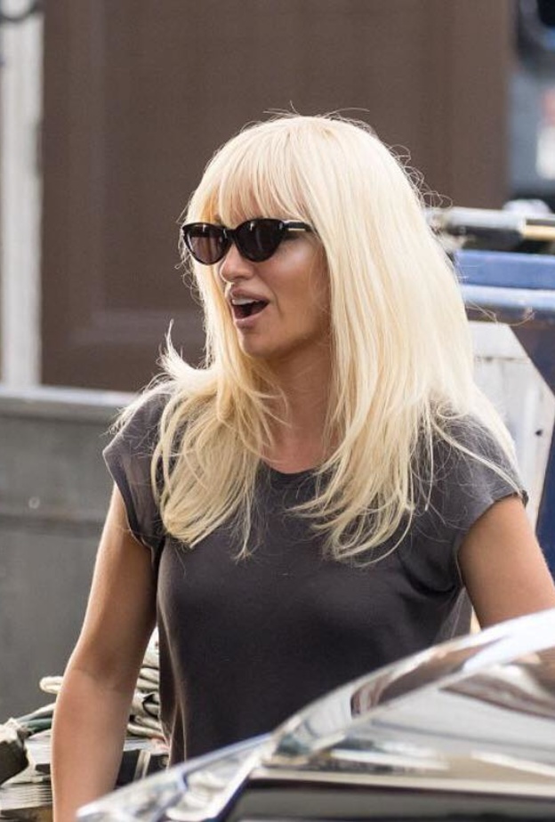 بينيلوبي كروز كما لم نعهدها من قبل بالشعر الأشقر !