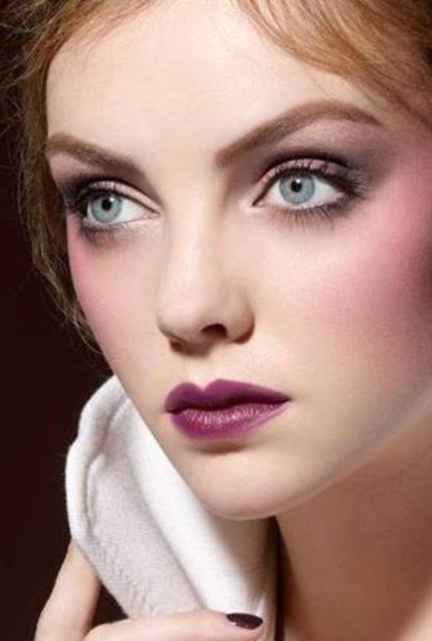 اختاري أحمر الشفاه البنفسجي لهذا الأسبوع