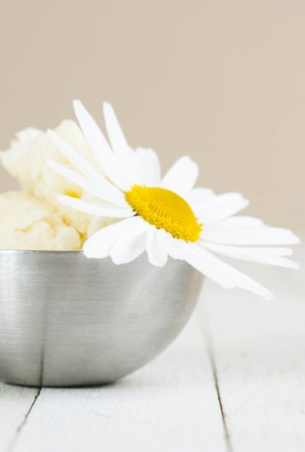 فوائد زبدة الشيا في ترطيب و حماية البشرة