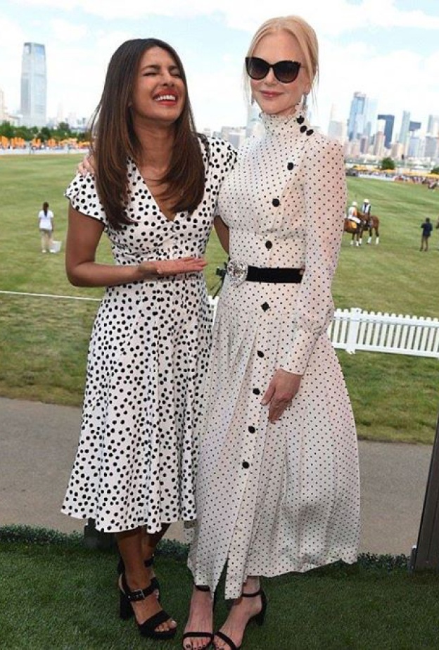 صورة طريفة تجمع كلا من نيكول كيدمان وبريانكا شوبرا في سباق البولو في نيوجيرسي