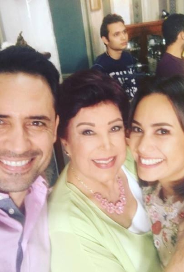 هند صبري تشارك متابعيها سيلفي باسماً مع رجاء الجداوي و ظافر العابدين