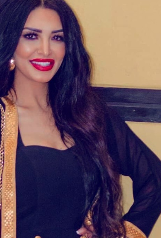 المذيعة سالي عبد السلام