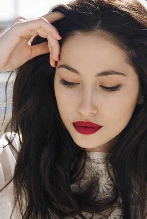 يساعد زيت السمسم على وقاية الشعر من أشعة الشمس