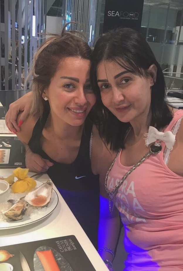 غادة عبد الرازق وابنتها