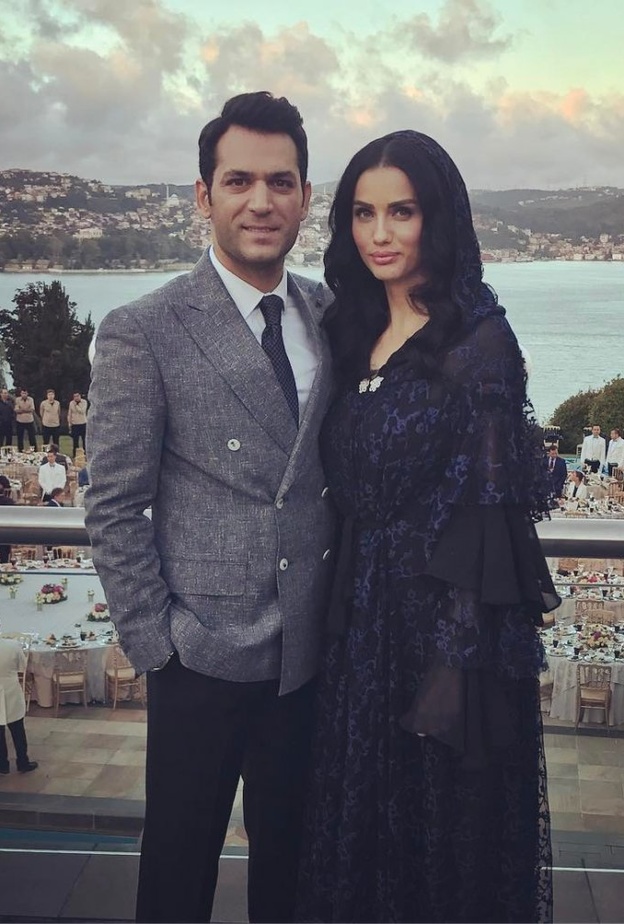 مراد يلدريم وزوجته