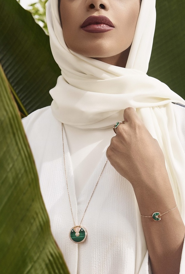 خلود العلي: اخترت Amulette باللون الأخضر لأنه لون الحياة