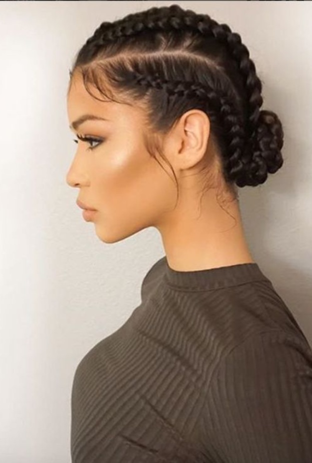 جربي الضفائر مع رفعة الشعر