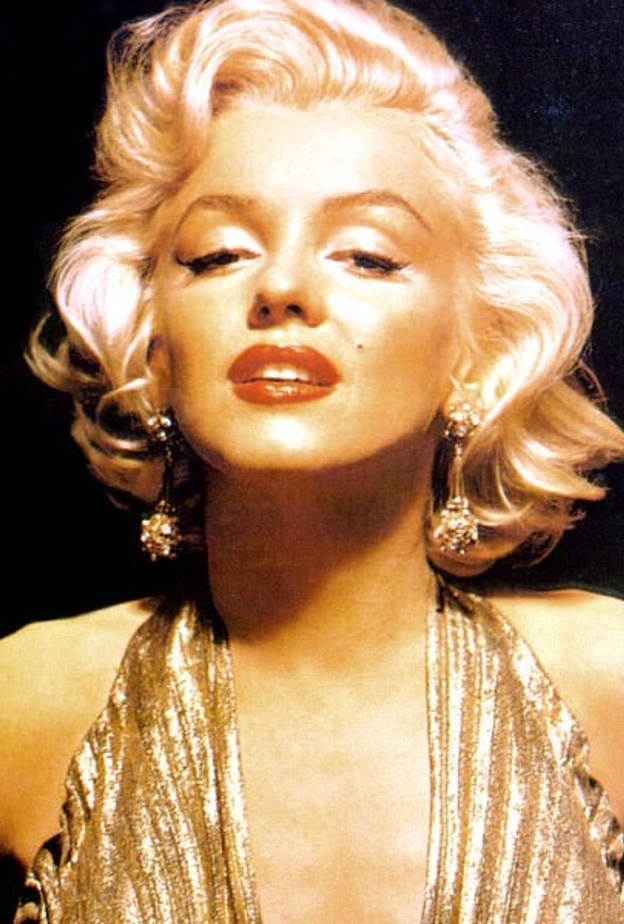 أقراط النجمة Ona Munson من فيلم ذهب مع الريح.